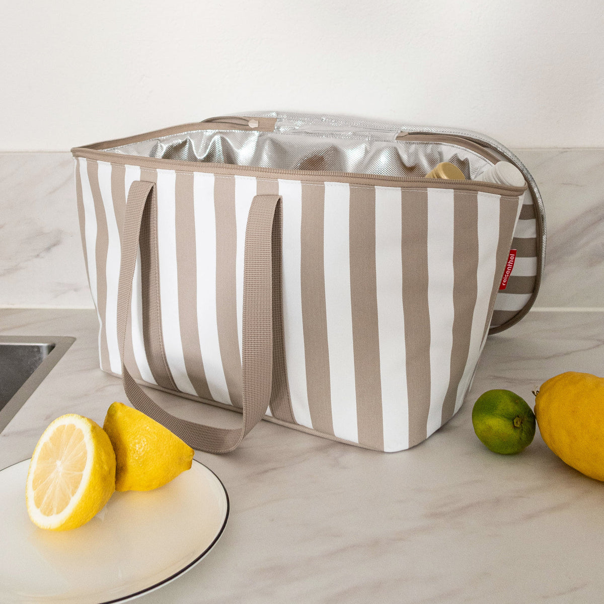 Reisenthel coolerbag summerstripes coffee – UH6056 (3)